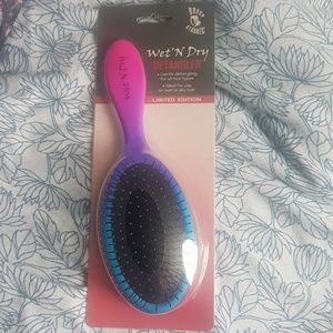 Wet' N Dry detangler brush